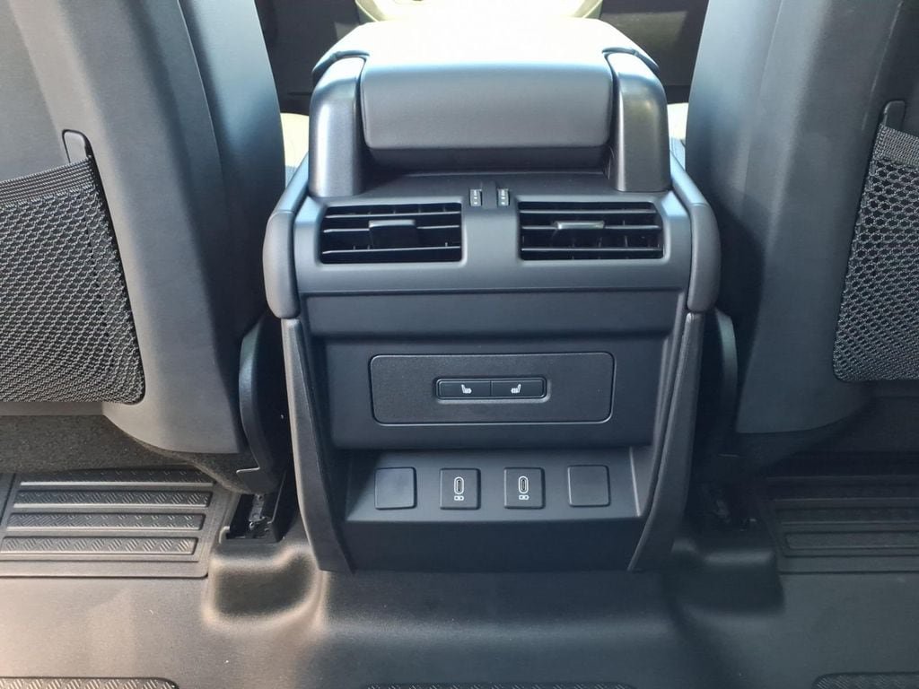 New 2026 Land Rover Defender 110 X-Dynamic SE AWD/4WD image 24