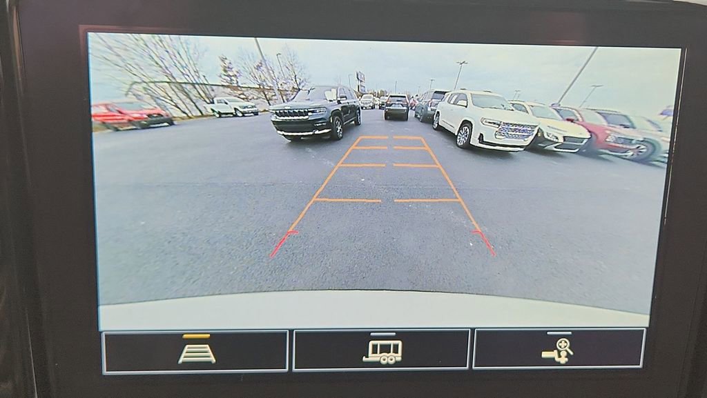 Used 2023 Chevrolet Traverse LT image 21