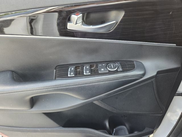 Used 2020 Kia Sorento FWD V6 image 29