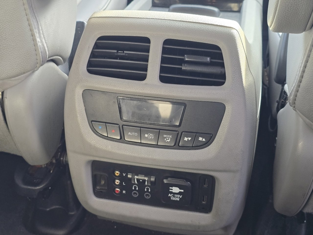 Used 2018 Honda Pilot Touring image 27