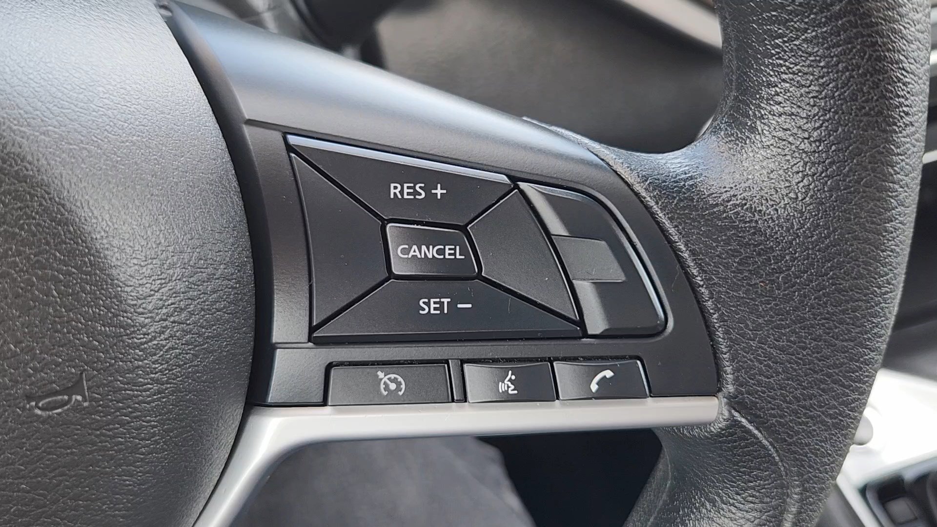 Used 2025 Nissan Altima 2.5 SV FWD image 13