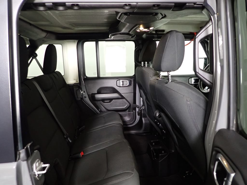 Used 2022 Jeep Wrangler Unlimited Sahara AWD/4WD image 35