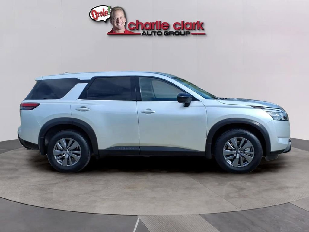 Used 2024 Nissan Pathfinder S FWD image 6