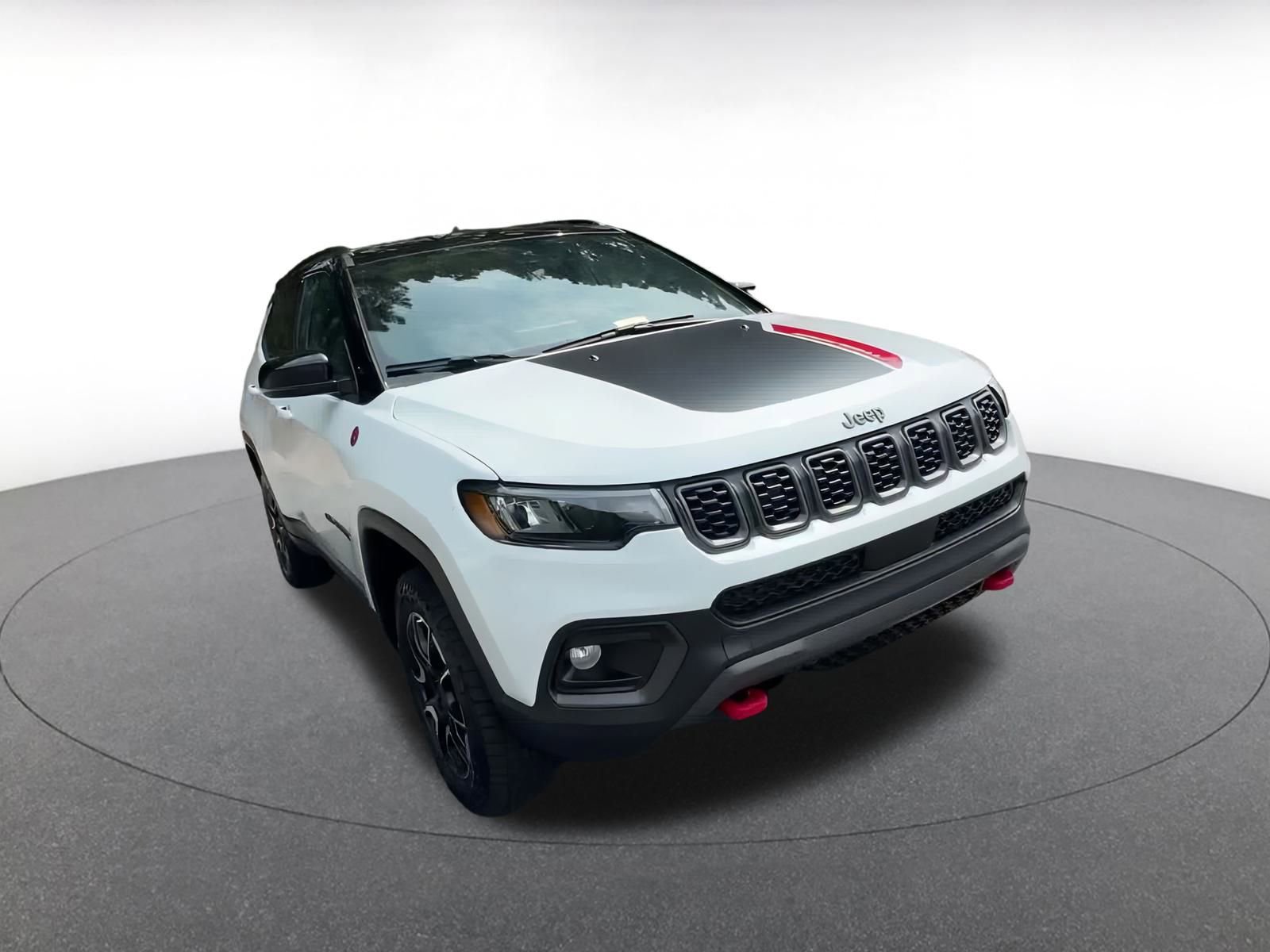 Used 2025 Jeep Compass Trailhawk image 3