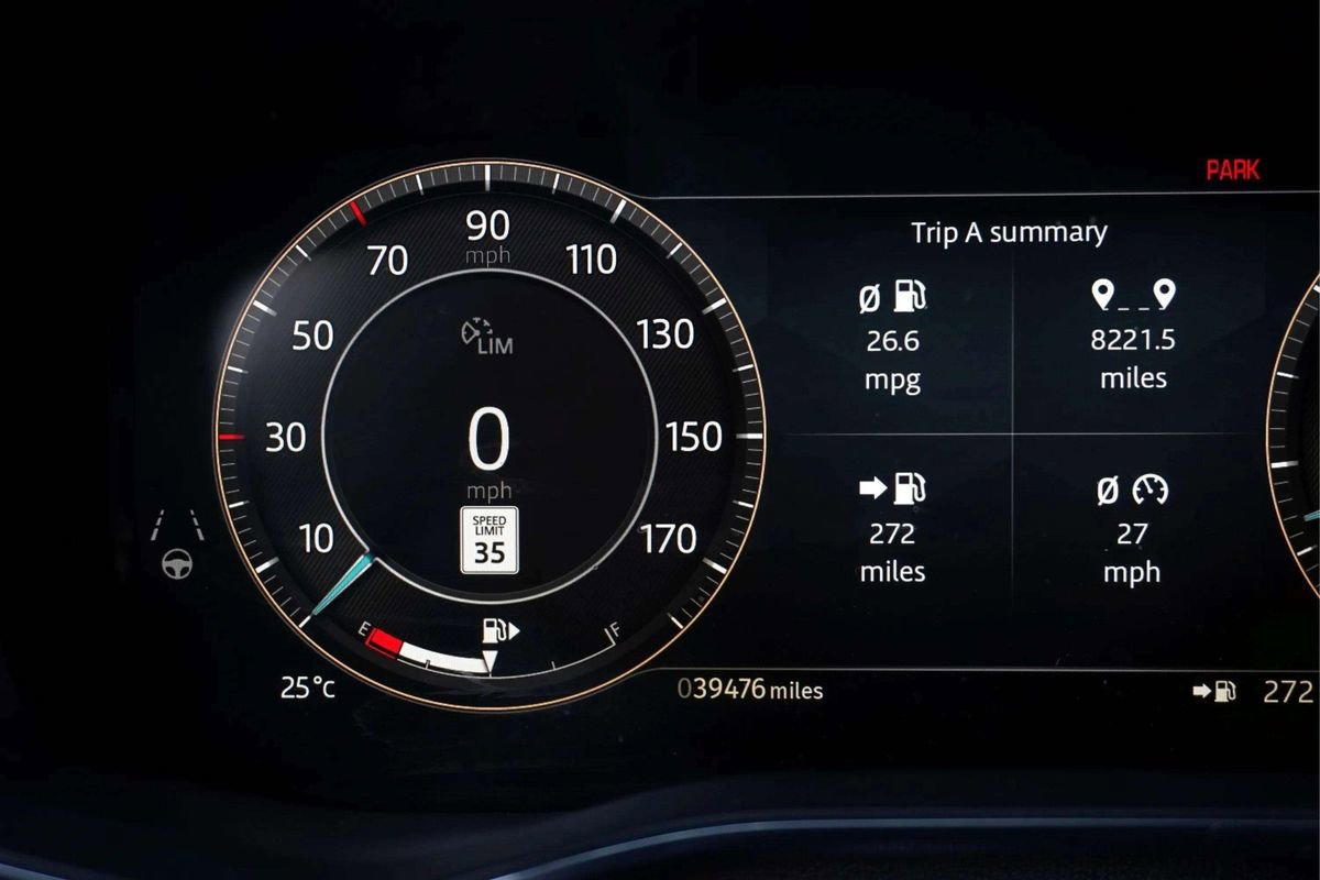 Used 2024 Jaguar F-PACE R-Dynamic S image 29