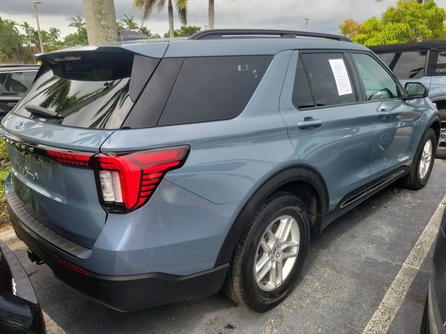 Certified 2025 Ford Explorer Active w/ Active Comfort Package RWD image 3