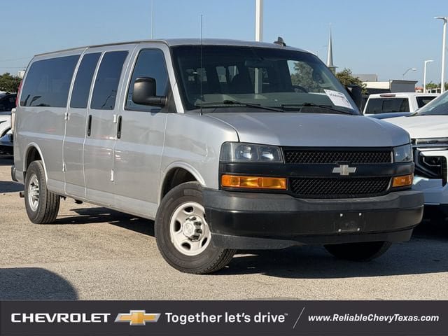 Used 2019 Chevrolet Express 3500 LS RWD image 2