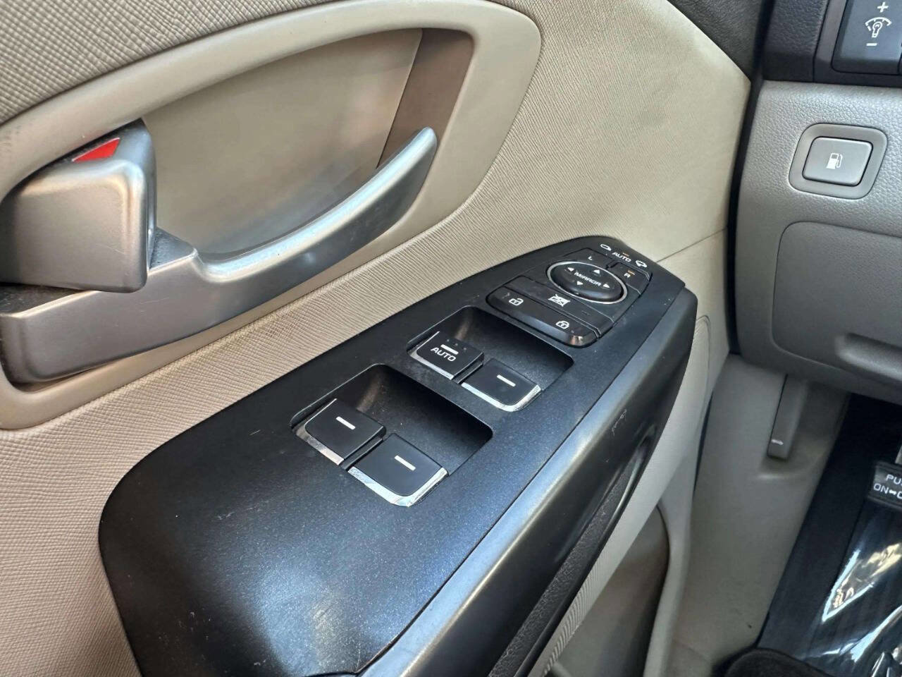 Used 2017 Kia Sedona LX w/ LX Essentials Premium Package image 27