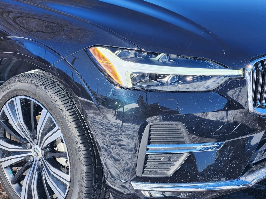 Used 2023 Volvo XC60 B5 Plus image 31