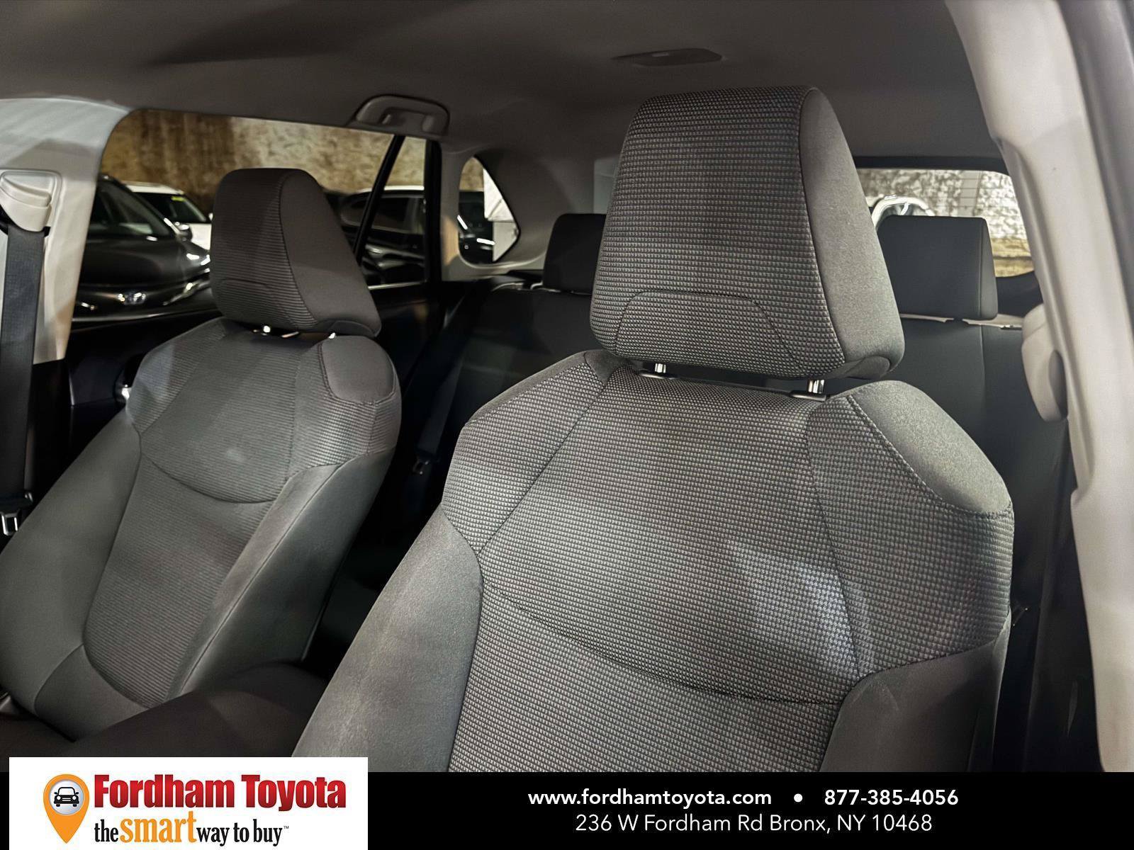 Used 2022 Toyota RAV4 LE AWD/4WD image 18