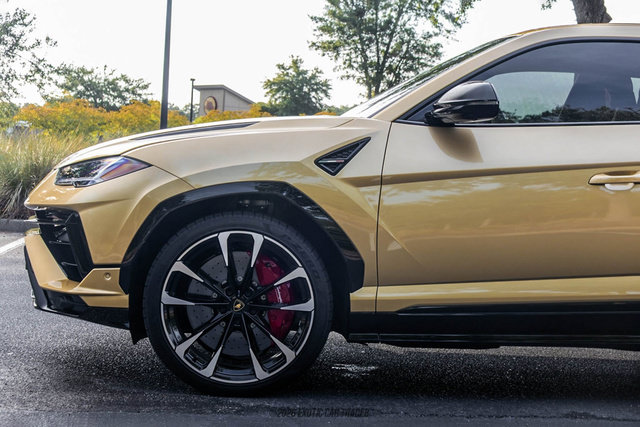 Used 2024 Lamborghini Urus S AWD/4WD image 4