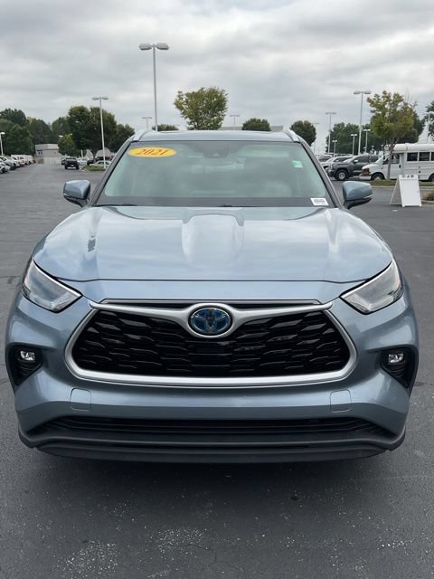 Used 2021 Toyota Highlander XLE AWD/4WD image 4