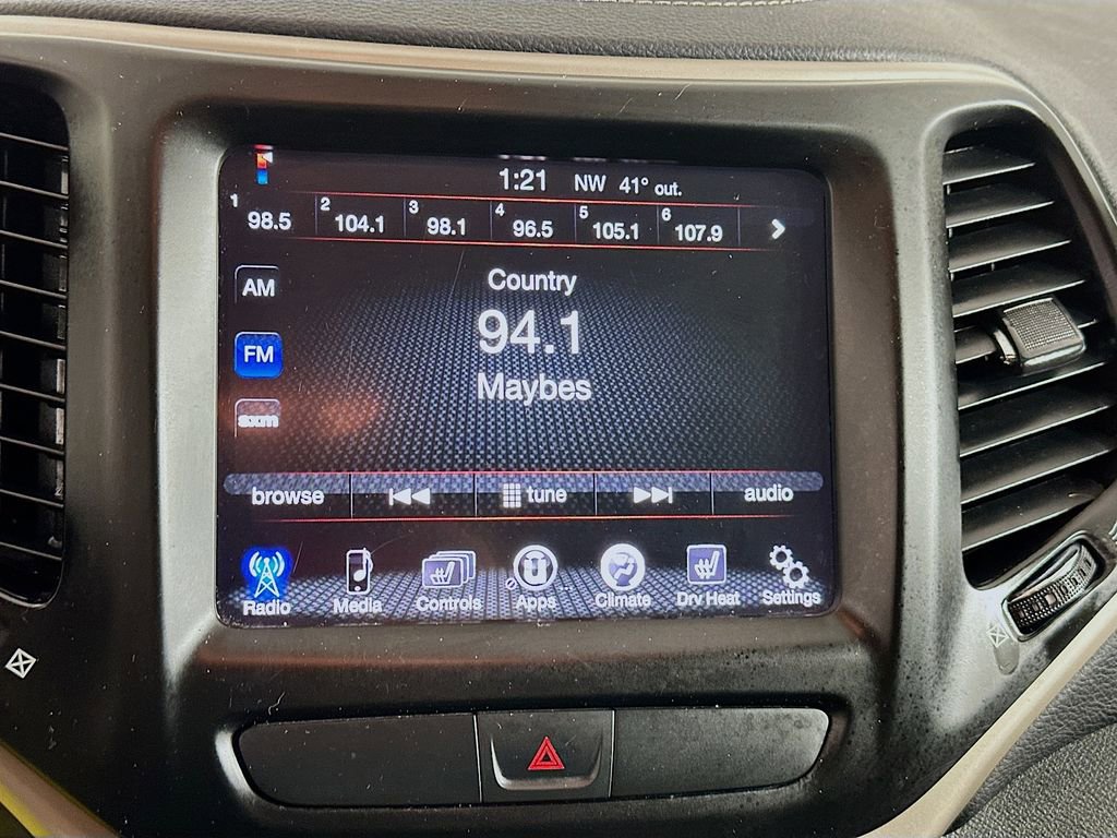 Used 2017 Jeep Cherokee Latitude w/ Cold Weather Group image 14