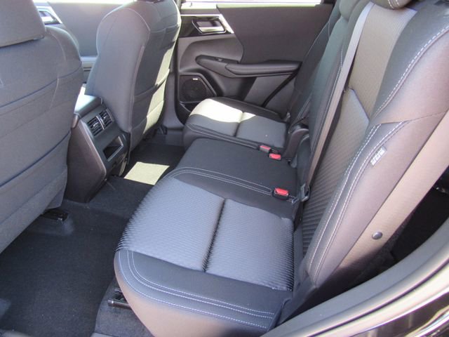 New 2026 Mitsubishi Outlander ES image 14