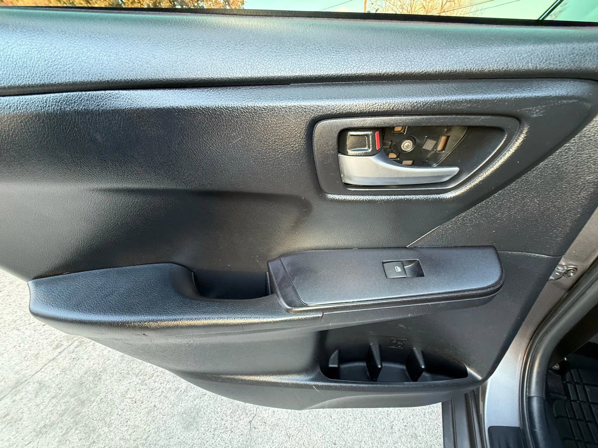 Used 2015 Toyota Camry SE FWD image 20