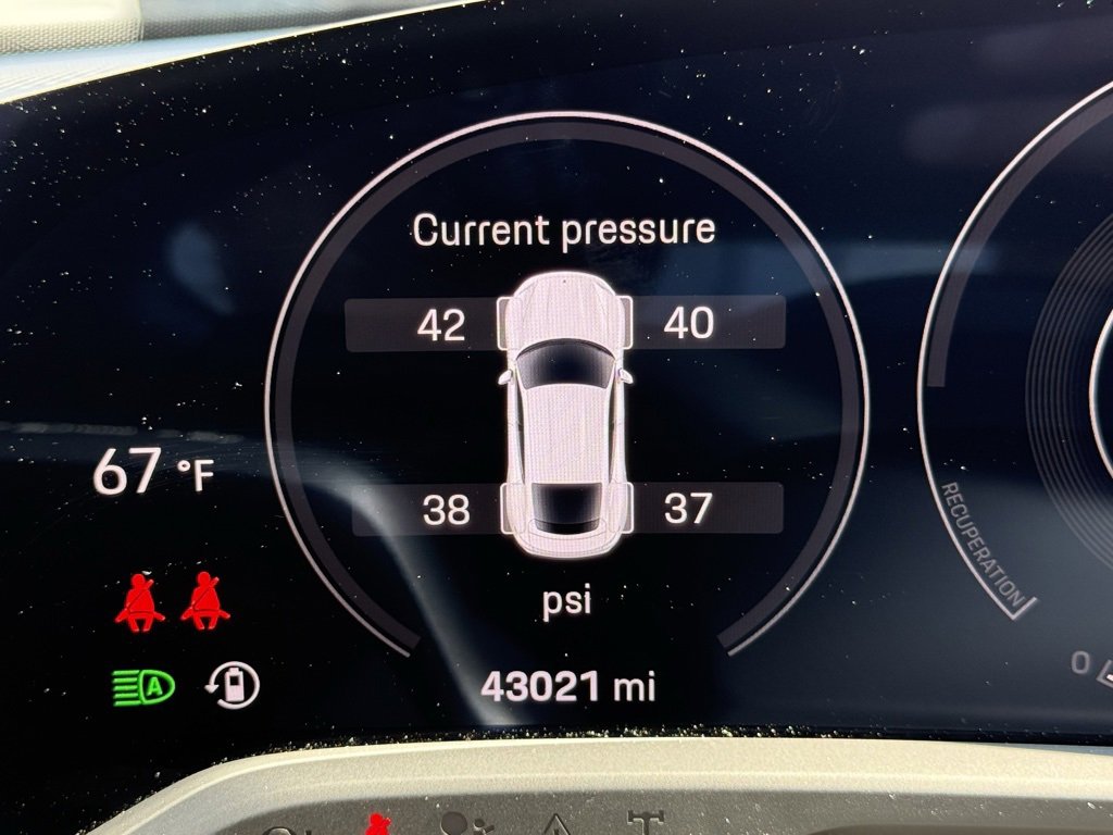 Used 2022 Porsche Taycan 4S image 21