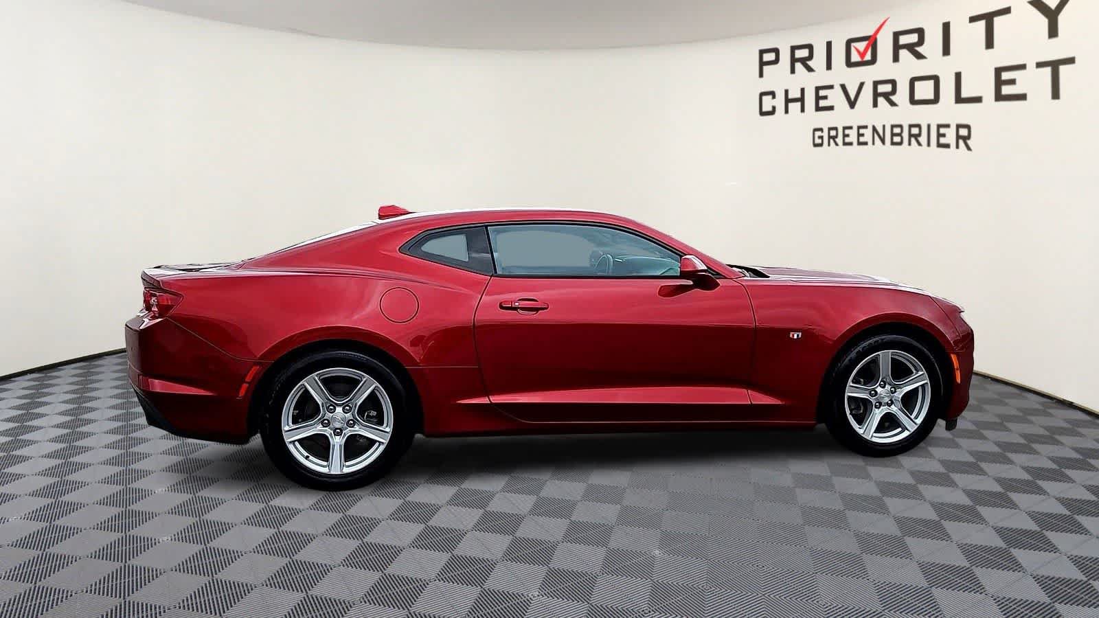 Used 2024 Chevrolet Camaro LT RWD image 9
