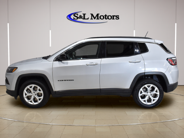Certified 2024 Jeep Compass Latitude AWD/4WD image 4