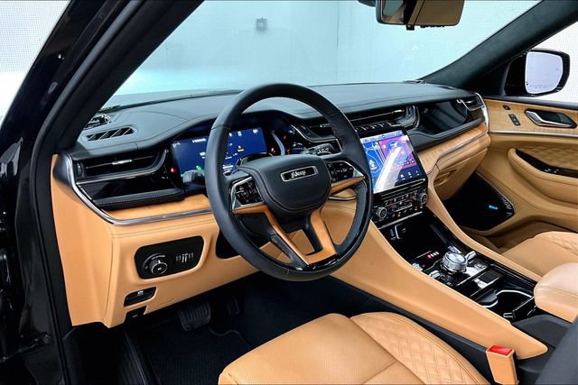 Used 2024 Jeep Grand Cherokee Summit AWD/4WD image 16
