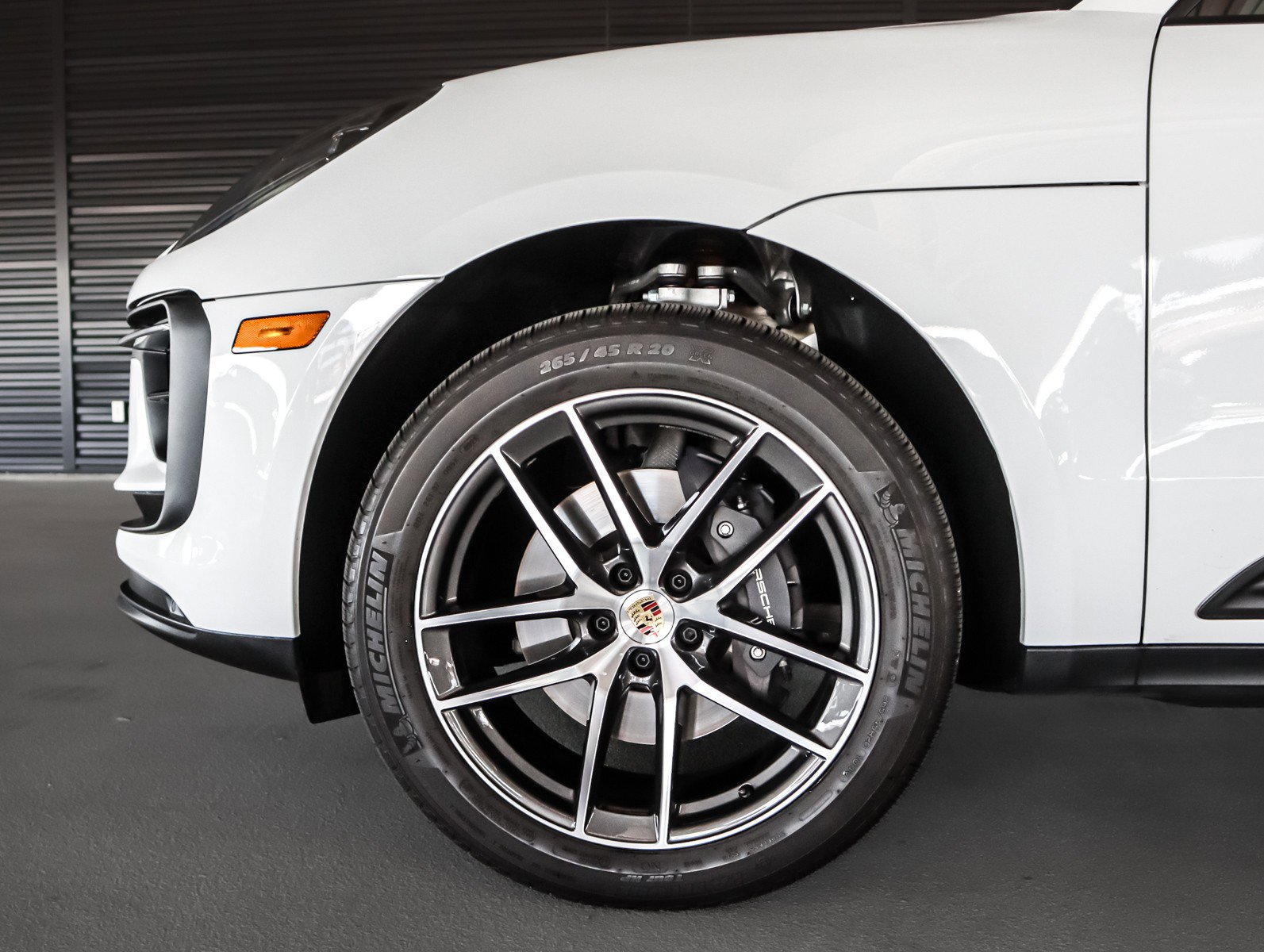 Certified 2025 Porsche Macan image 13