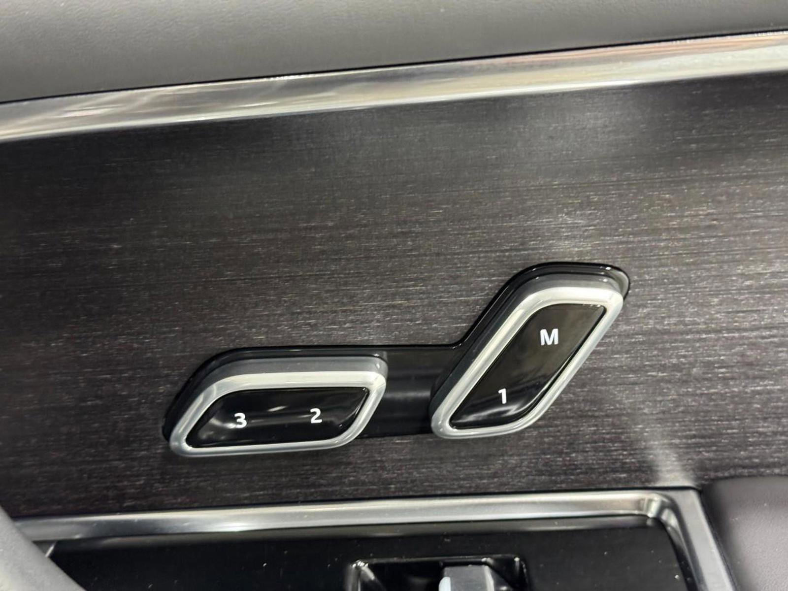 Used 2023 Land Rover Range Rover SE image 21