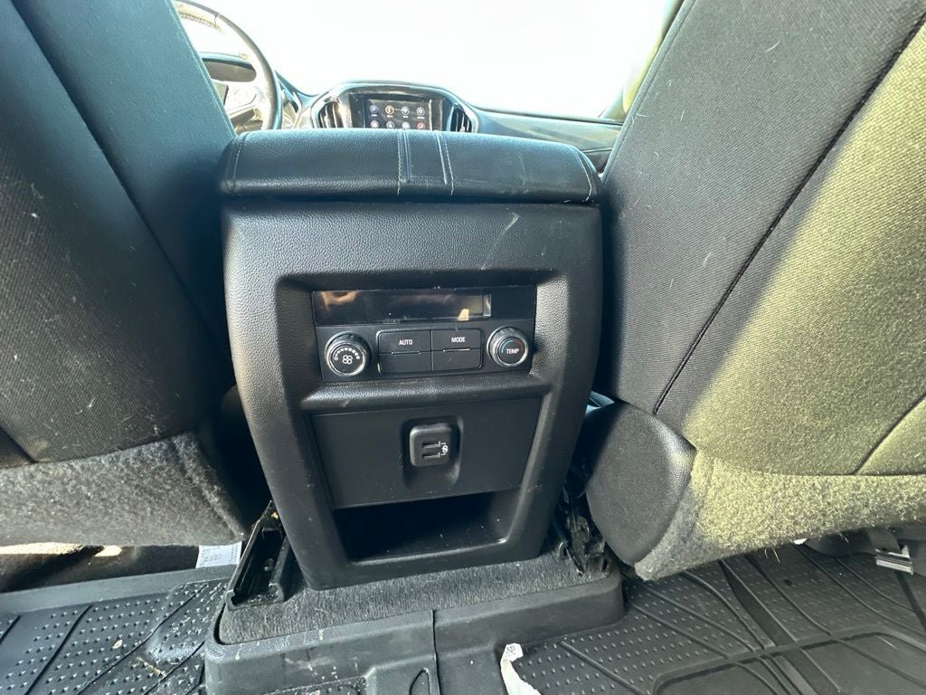 Used 2022 Chevrolet Traverse LT w/ LPO, Floor Liner Package FWD image 19
