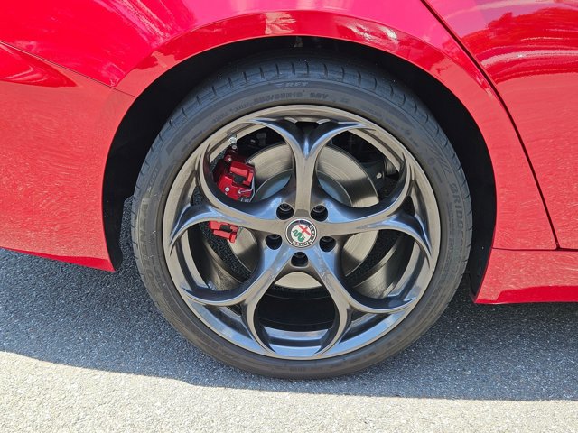 Used 2018 Alfa Romeo Giulia Ti Sport w/ Quick Order Package 22U Sport RWD image 23