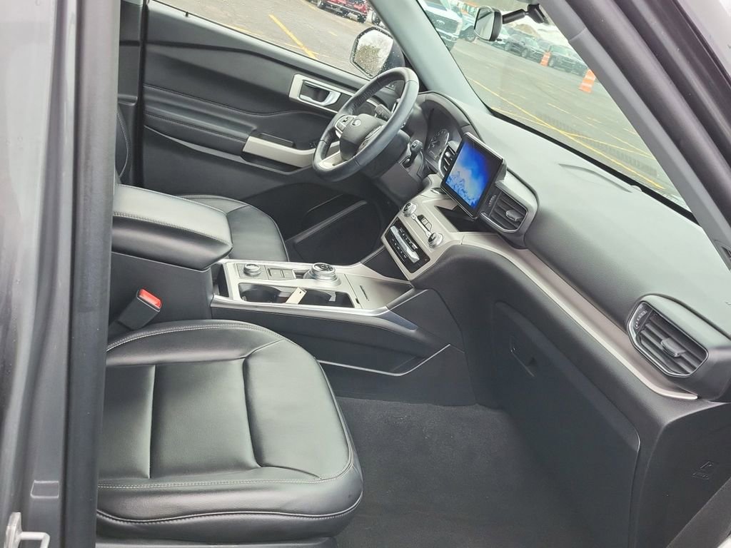 Used 2023 Ford Explorer XLT w/ Equipment Group 202A image 53