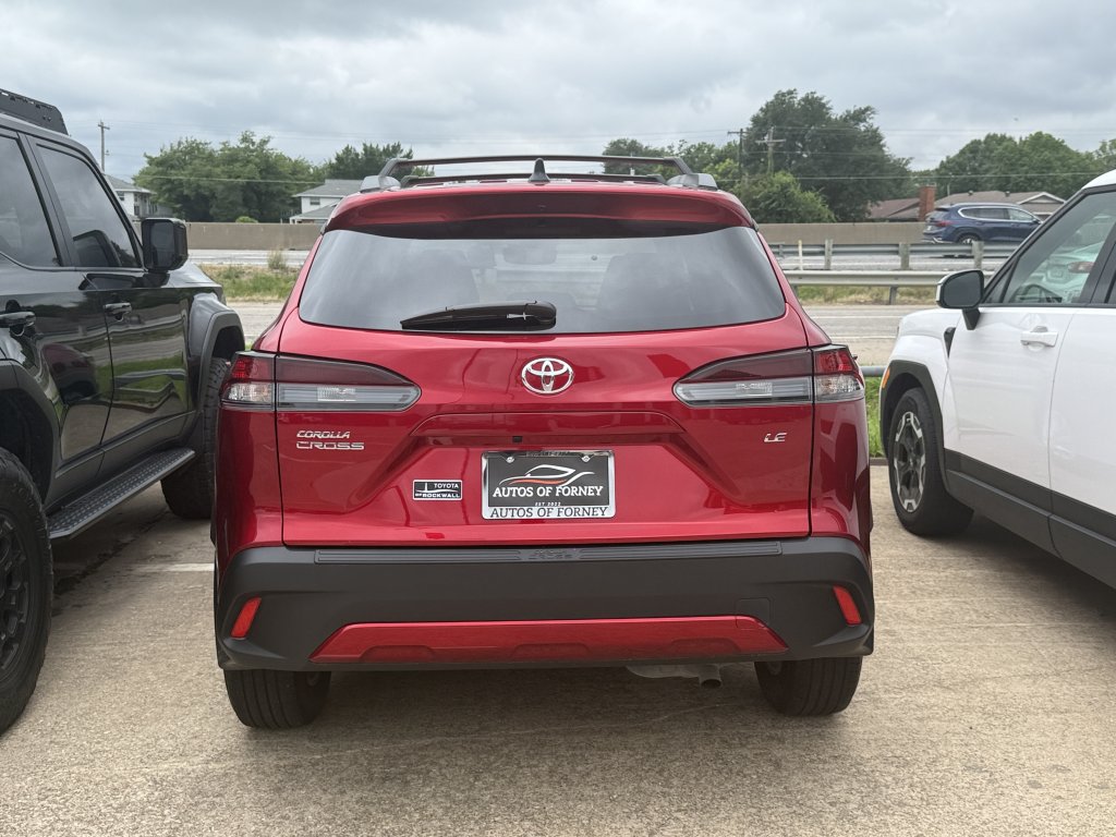 Used 2026 Toyota Corolla Cross LE FWD image 5