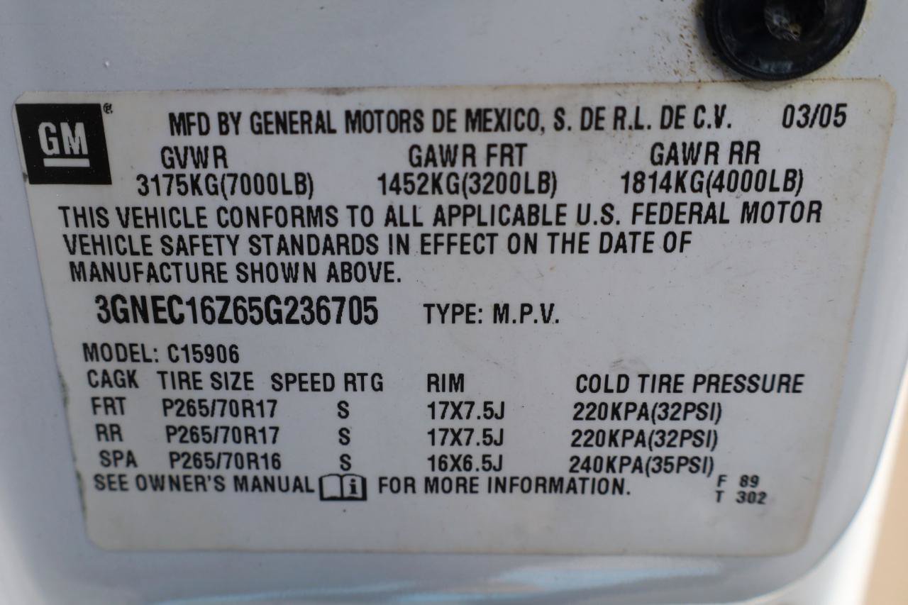 Used 2005 Chevrolet Suburban LT w/ Preferred Equipment Group RWD image 20