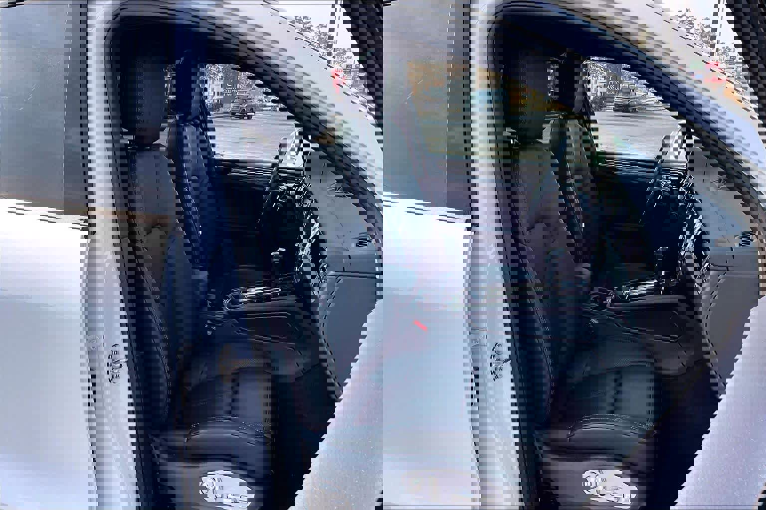 Used 2025 Porsche Macan image 10