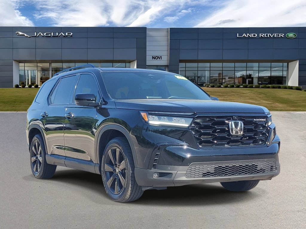 Used 2025 Honda Pilot Black Edition image 2