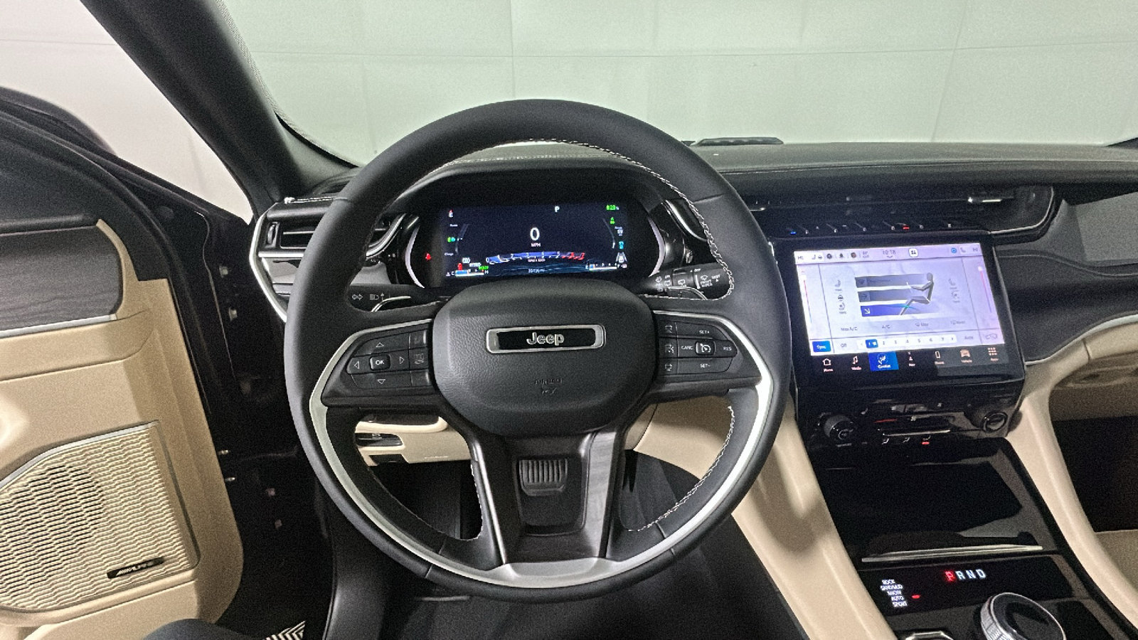 Used 2023 Jeep Grand Cherokee 4WD 4xe w/ Luxury Tech Group II image 18