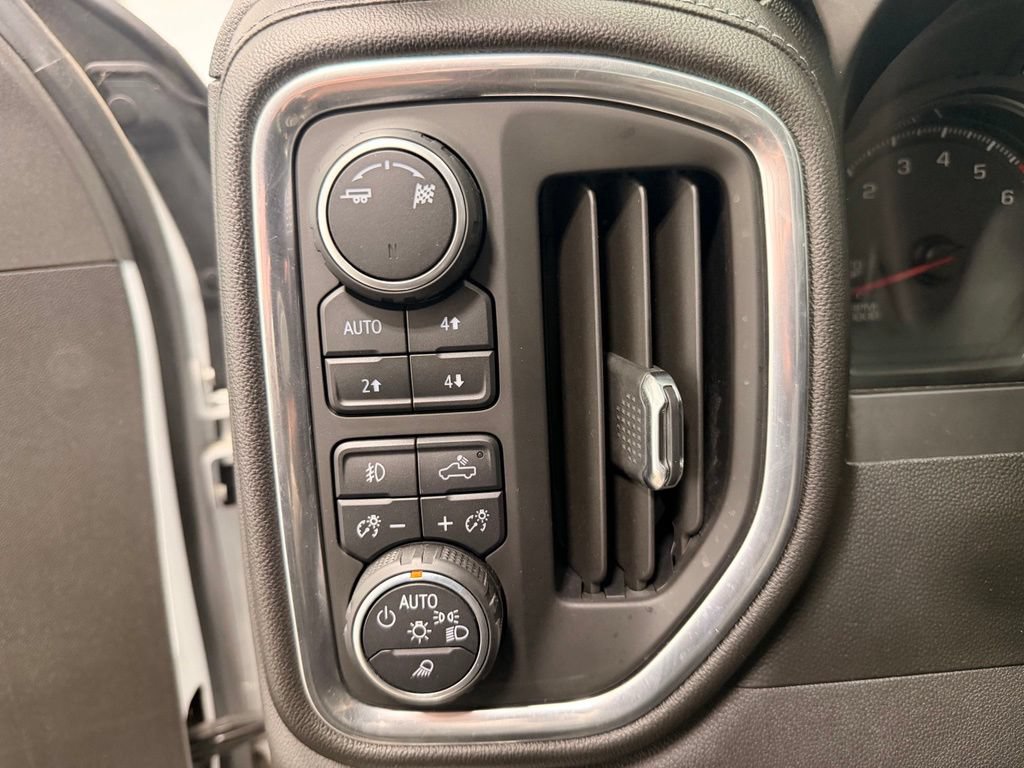 Used 2019 Chevrolet Silverado 1500 RST AWD/4WD image 30