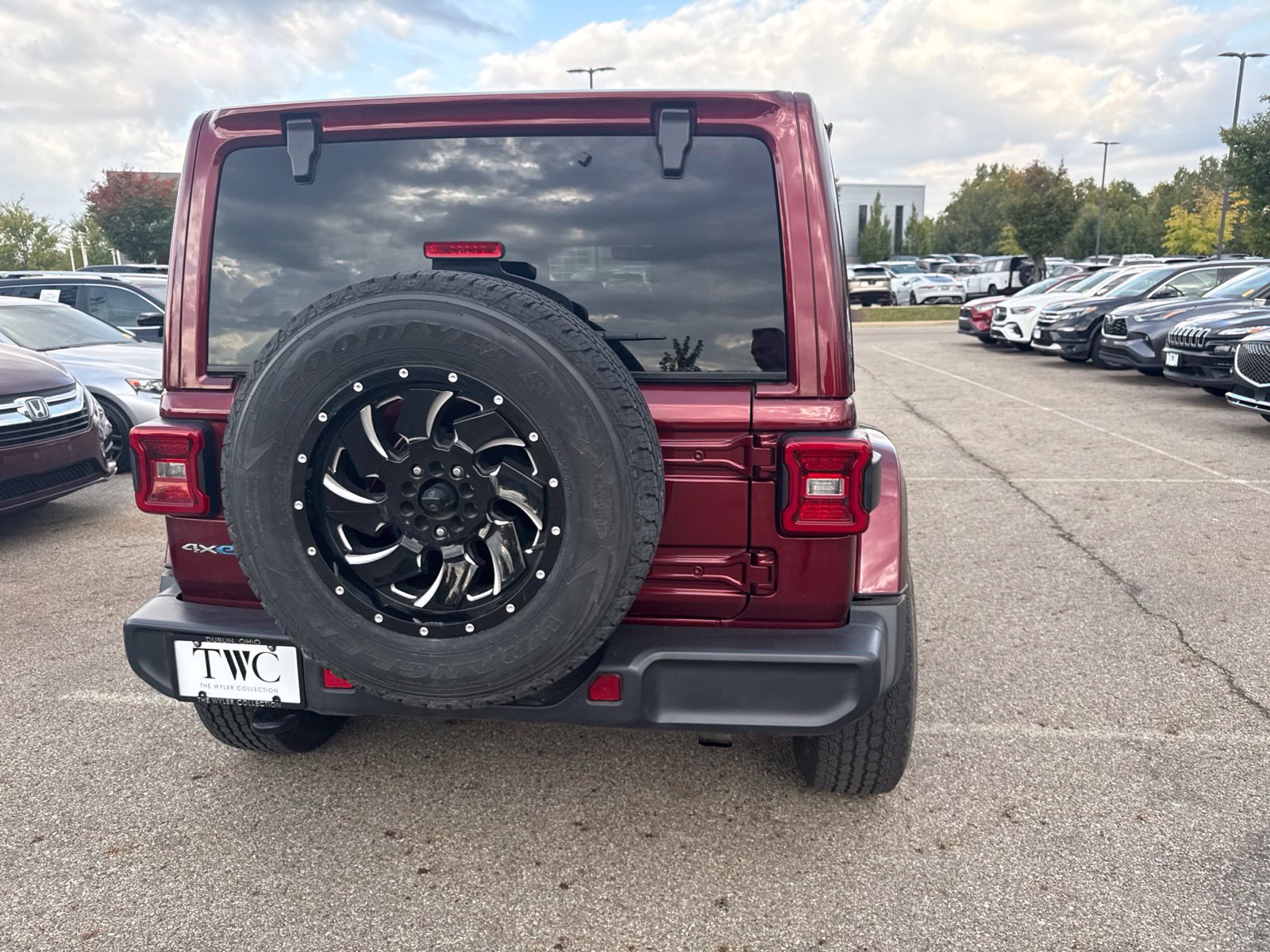 Used 2021 Jeep Wrangler Unlimited Sahara w/ Cold Weather Group AWD/4WD image 6