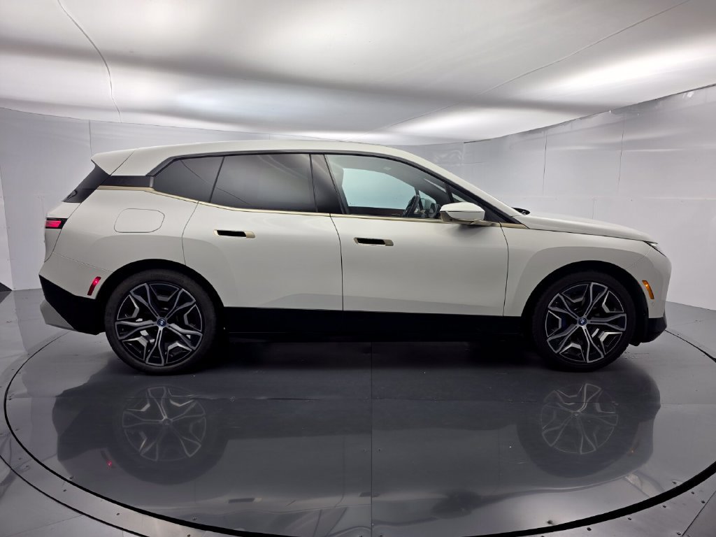 Certified 2022 BMW iX xDrive50 w/ Premium Package AWD/4WD image 3