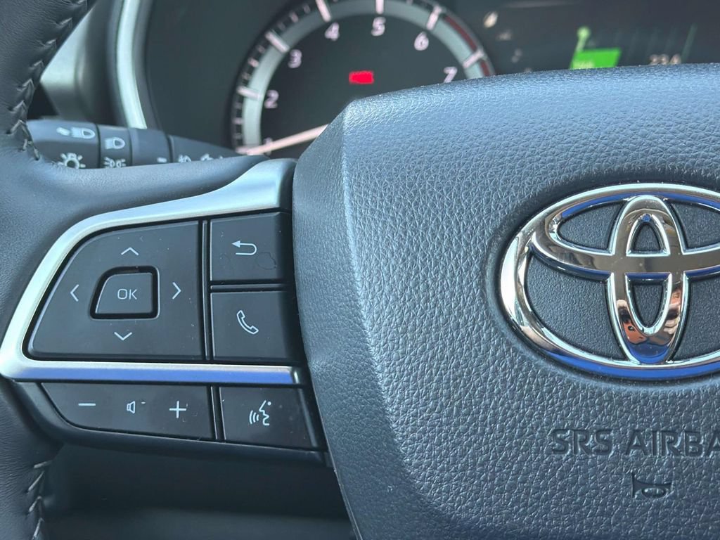 Certified 2026 Toyota Highlander XLE AWD/4WD image 11