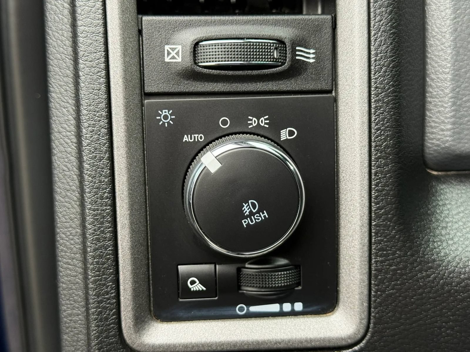 Used 2018 RAM 1500 Express w/ Express Value Package RWD image 28