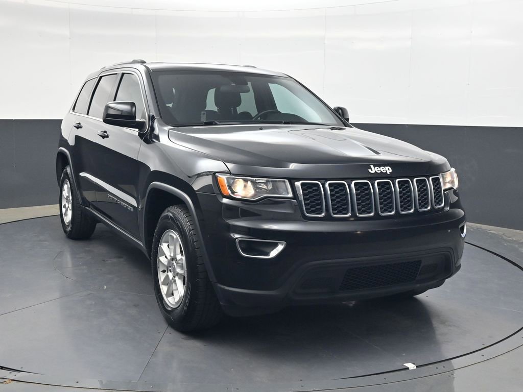 Used 2019 Jeep Grand Cherokee Laredo RWD image 2