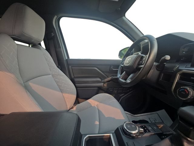 Certified 2025 Toyota Tacoma SR5 AWD/4WD image 15