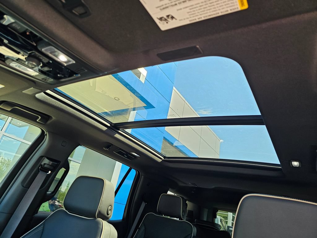 New 2026 Chevrolet Tahoe Premier w/ Sun And Tow Package AWD/4WD image 24