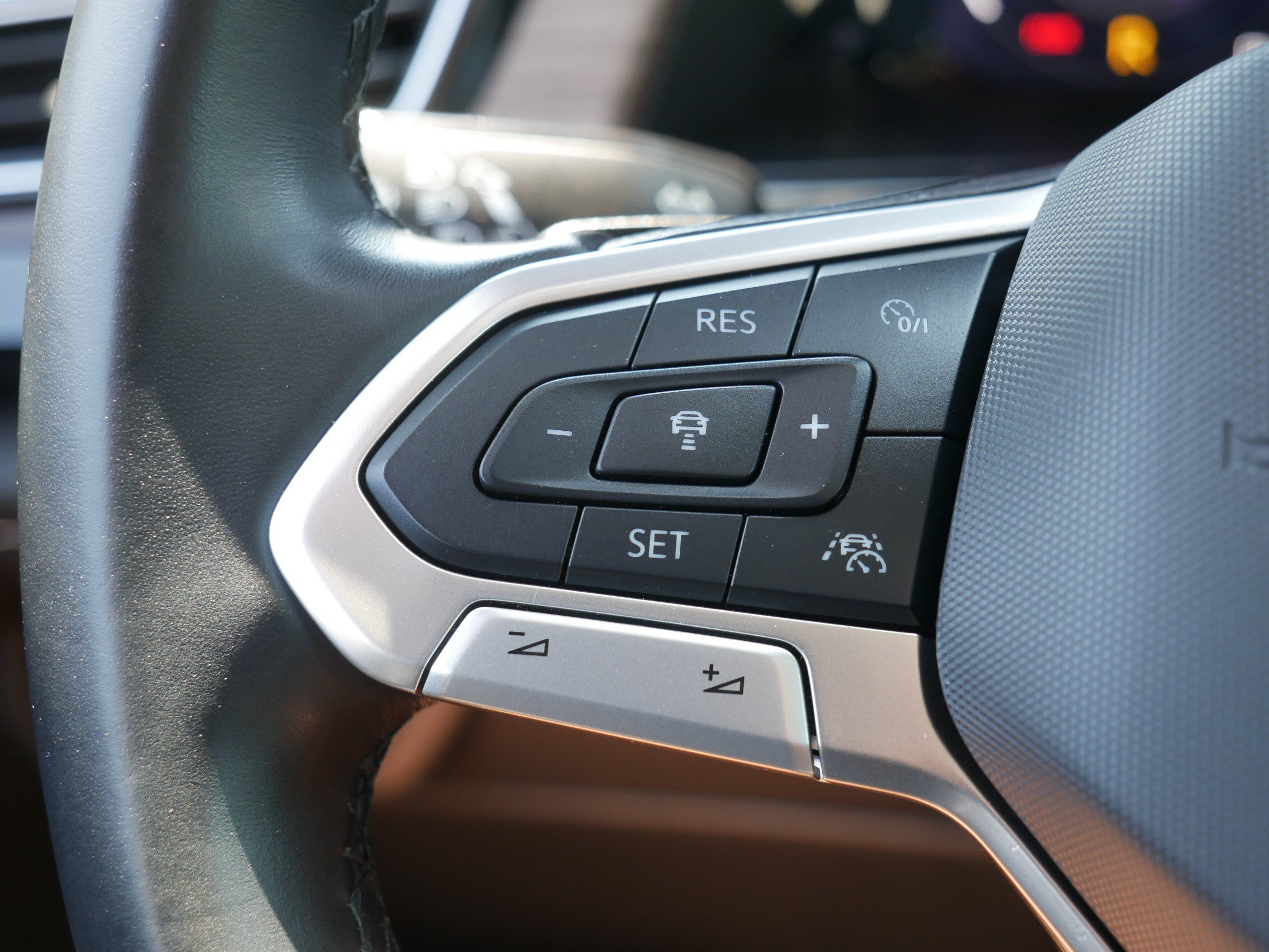 Used 2024 Volkswagen Atlas SEL Premium R-Line AWD/4WD image 28