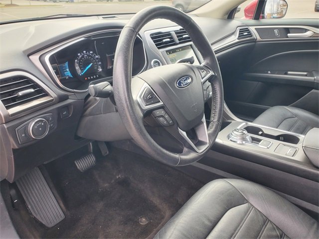 Used 2017 Ford Fusion SE w/ Fusion SE Technology Package image 18