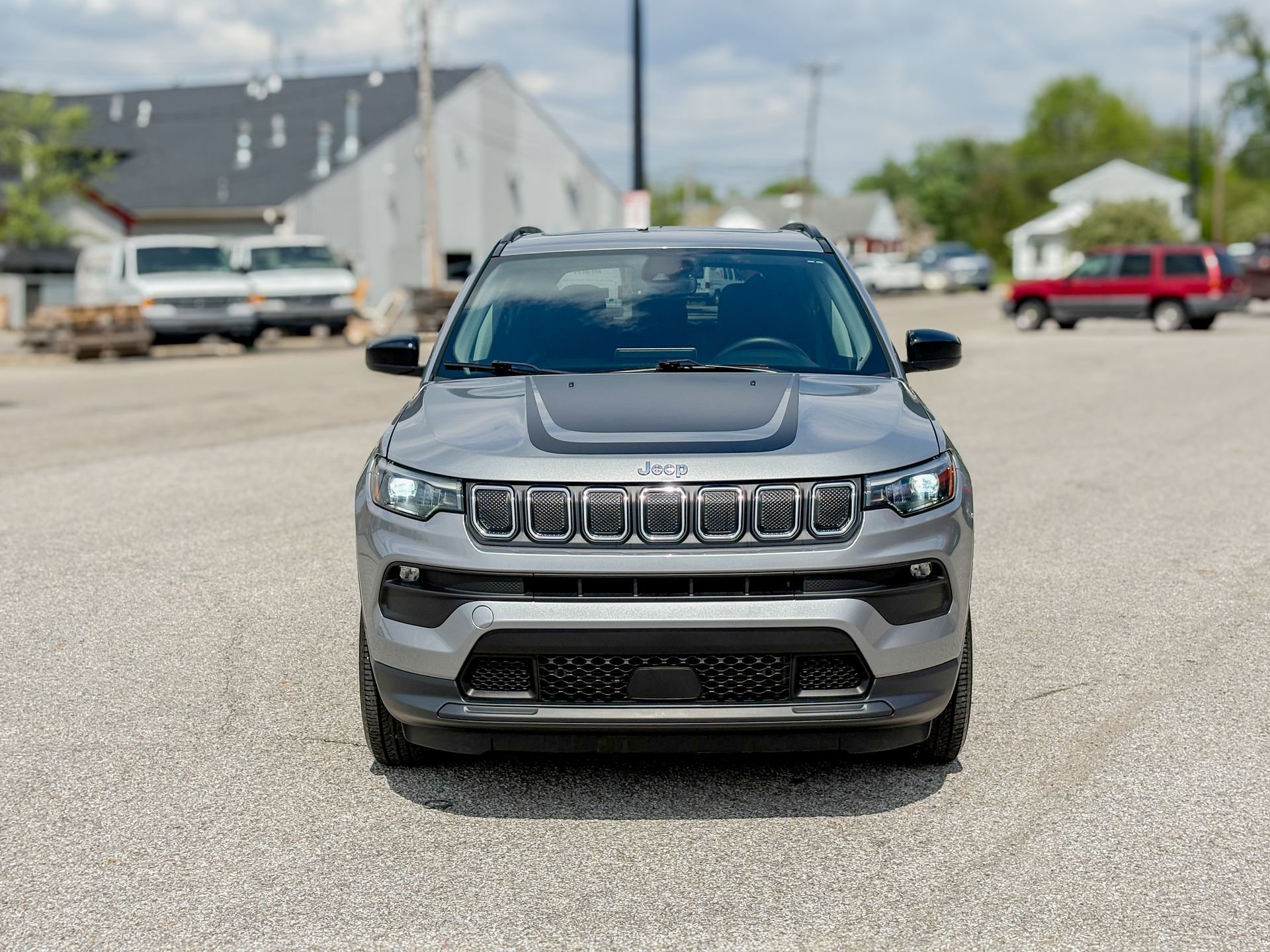 Used 2022 Jeep Compass Latitude w/ Sun and Sound Group AWD/4WD image 3