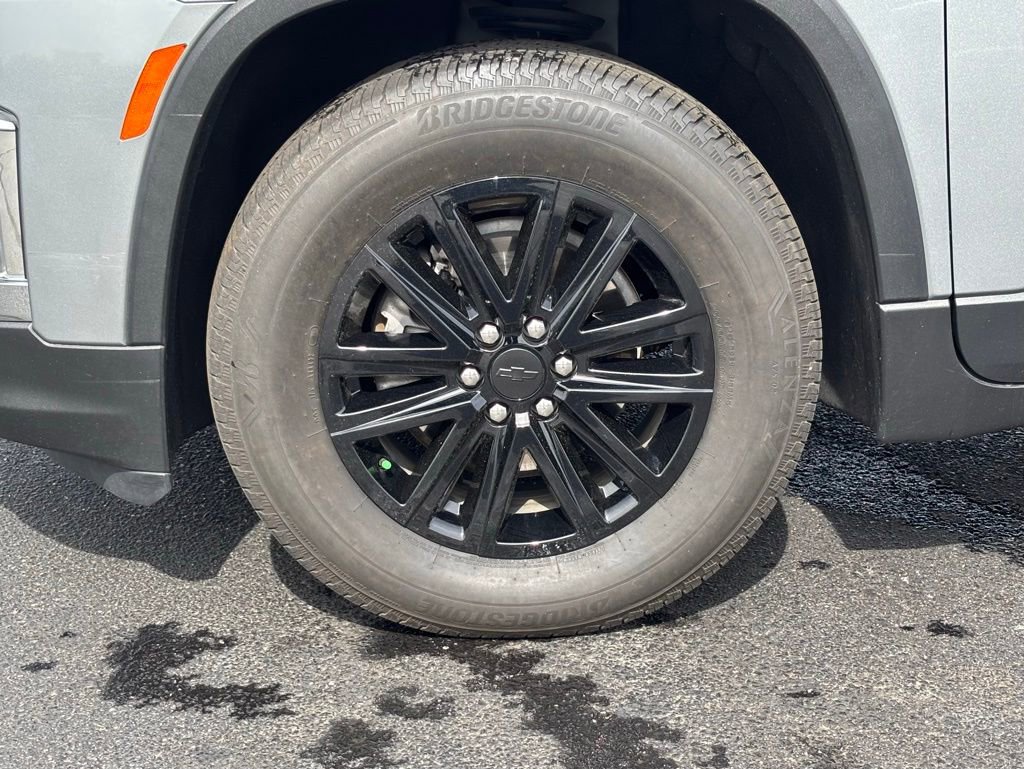 Used 2023 Chevrolet Traverse LT w/ LPO, Floor Liner Package FWD image 11