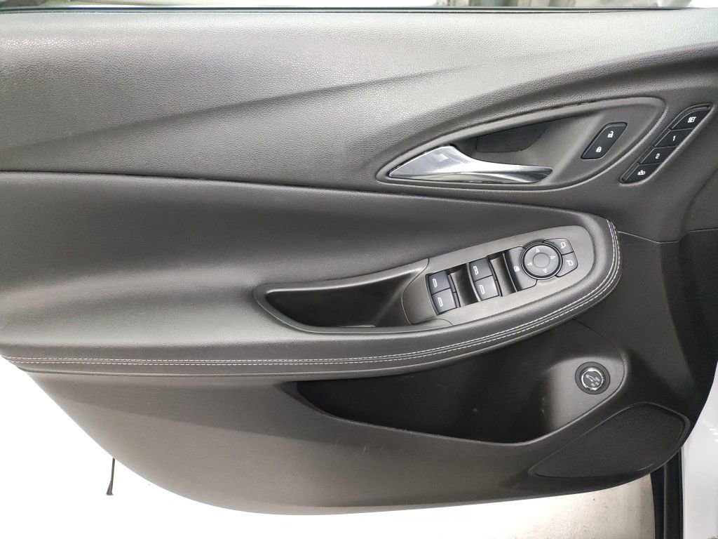 Used 2022 Buick Encore GX Essence w/ Experience Buick Package image 27