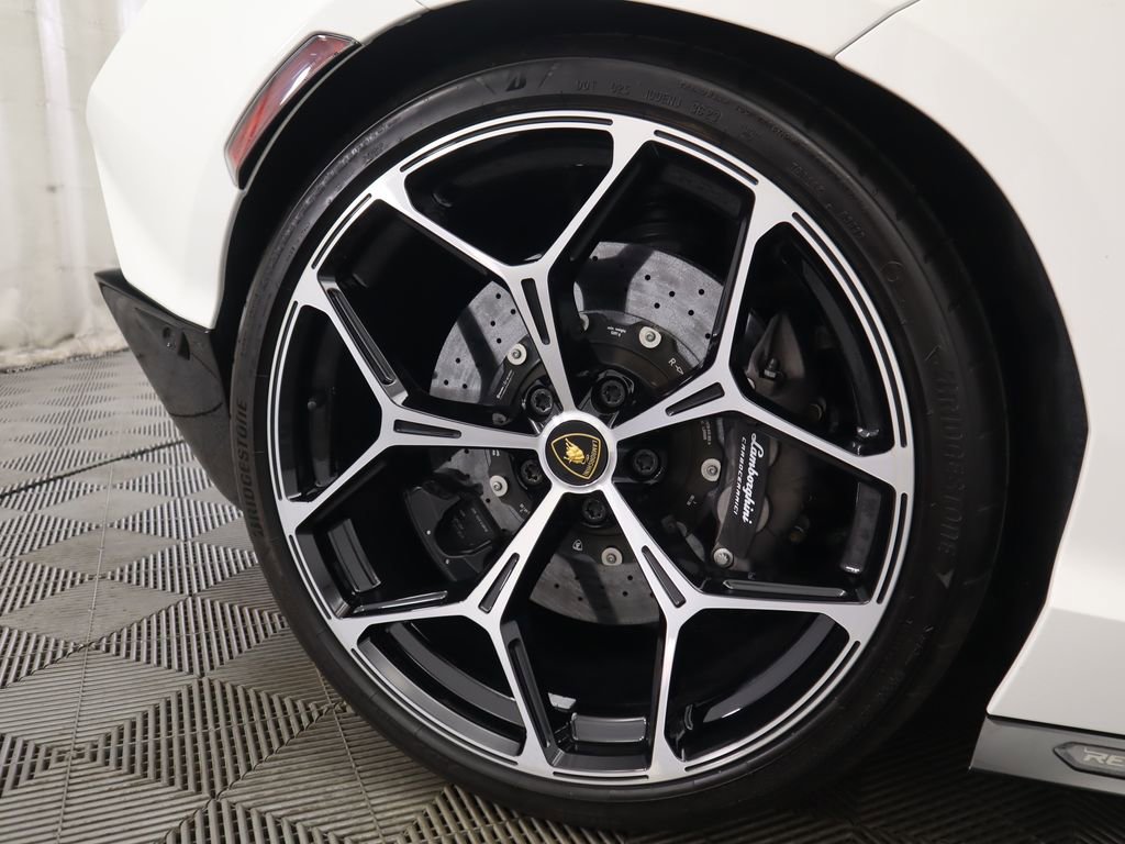 Used 2024 Lamborghini Revuelto image 29