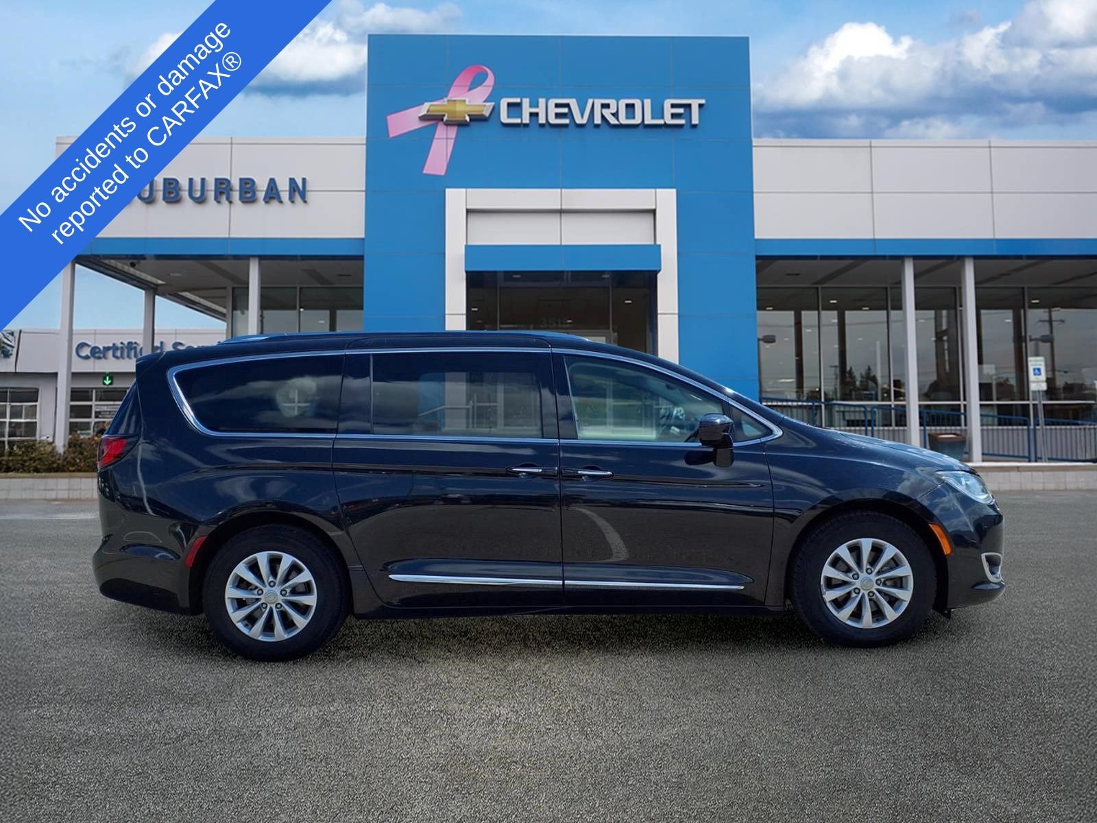 Used 2018 Chrysler Pacifica Touring-L FWD image 4