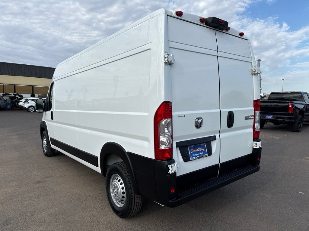 Used 2024 RAM ProMaster 2500 w/ Convenience Group FWD image 7