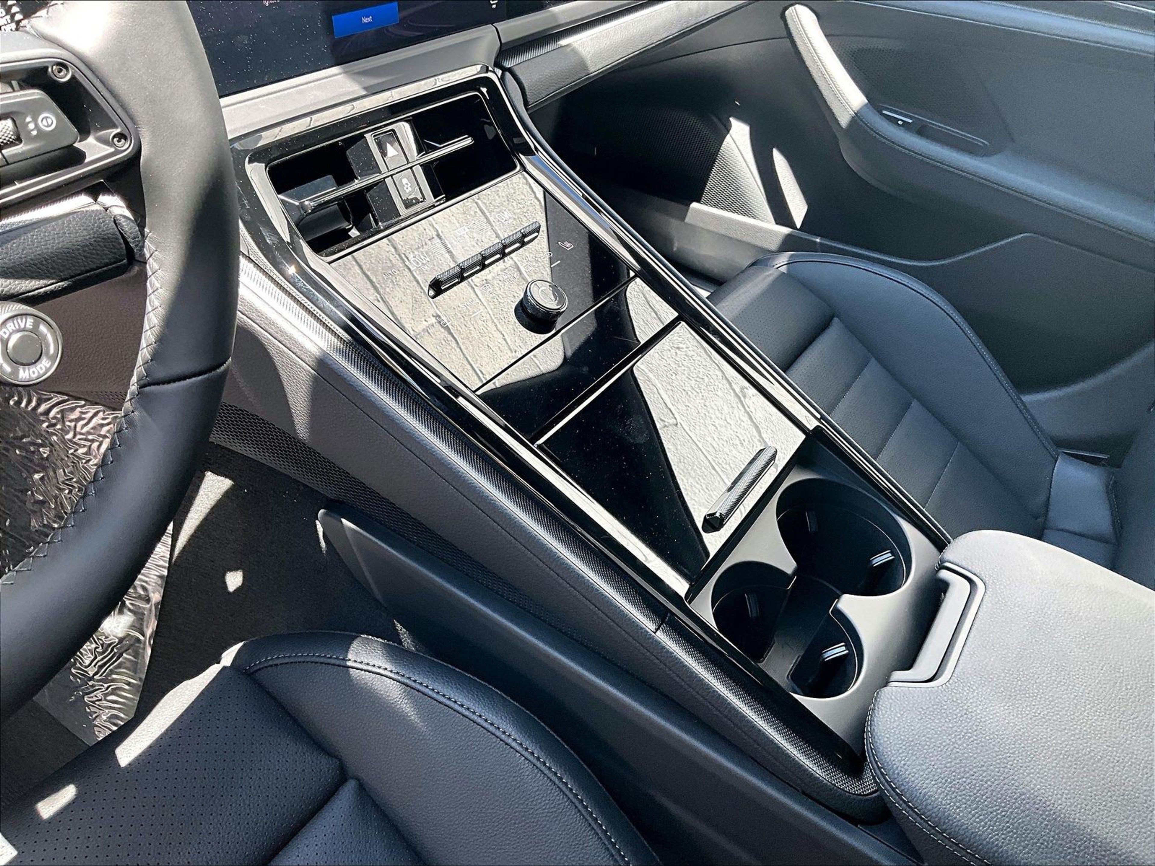 New 2026 Porsche Panamera 4 AWD/4WD image 11